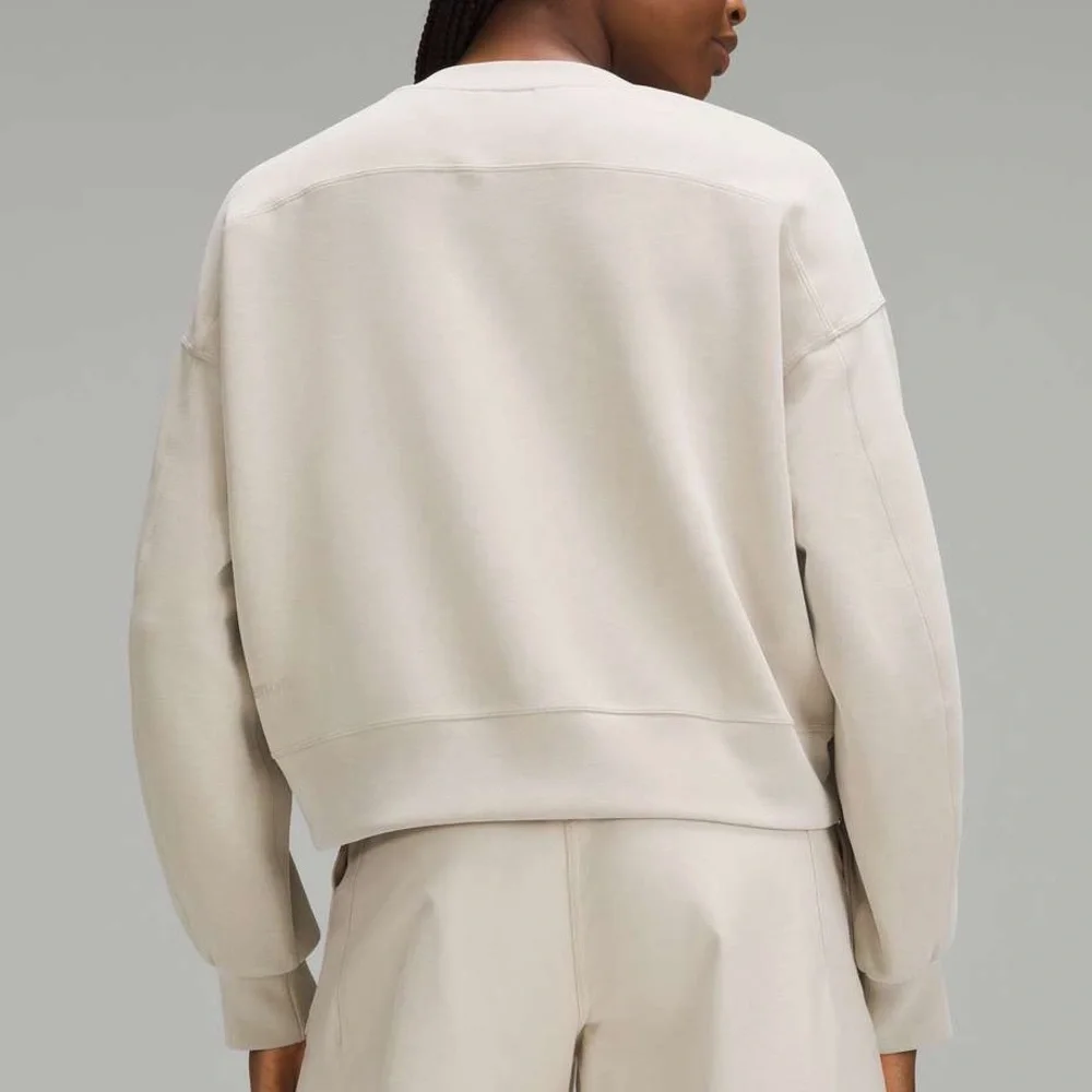 NWT - Lululemon softstreme perfectly oversized cropped crew - Size 6 - Picture 2 of 6